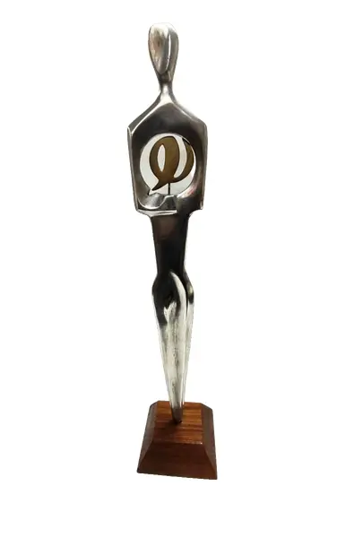 Foto de um(a) Escultura Masculina Fundida em Alumínio, Pgqp, Década de 2010, da categoria de Escultura. Escultura masculina fundida em alumínio e polido com base em madeira. Feita por renomado artista gaúcho que agraciou com seu... Vendido no marketplace Trésors.
