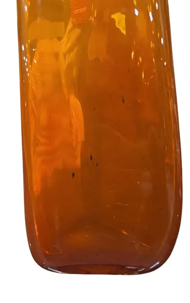 Foto de um(a) Vaso Murano Laranja, da categoria de Vasos. Cada curva deste vaso conta uma história de fogo e sopro. Feito artesanalmente, este Murano carrega a alma da tradição... Mostrado de uma perspectiva diferente. Vendido no marketplace Trésors.