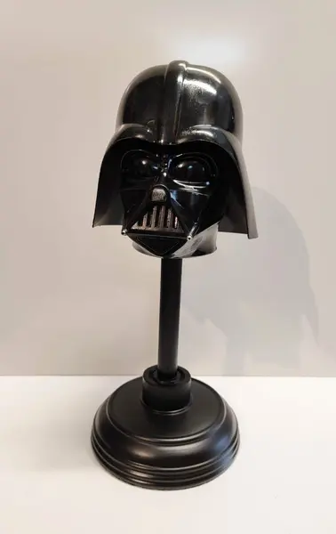 Foto de um(a) Escultura Darth Vader, Star Wars, Disney, da categoria de Modelos e estatuetas. Escultura darth vader - star wars da disney. Peça em acrílico com base e haste em madeira ebanizada. peça única pelo... Mostrado de uma perspectiva diferente. Vendido no marketplace Trésors.