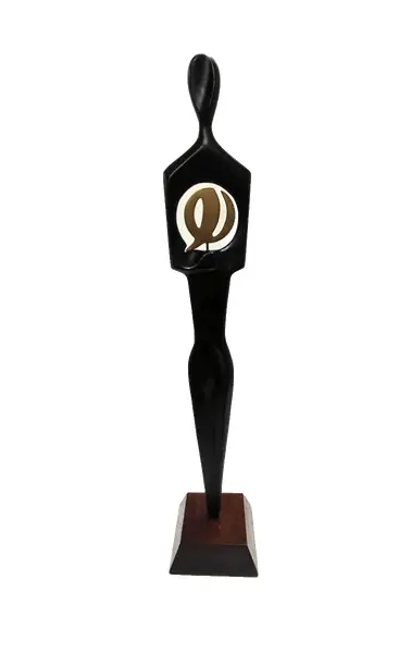 Foto de um(a) Escultura Masculina em Latão Ebanizado e Madeira, Década de 2010, da categoria de Escultura. Escultura masculina em latão ebanizado com base em madeira. Feita por renomado artista gaúcho que agraciou com seu talento... Vendido no marketplace Trésors.
