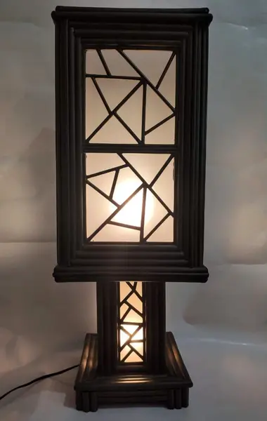 Foto de um(a) Luminária Modern Papern, da categoria de Abajures. Luminária de mesa feita de rolinhos de papel com cola branca, tufo com pátina bronze e folha de acetato fosca como difusor,... Mostrado de uma perspectiva diferente. Vendido no marketplace Trésors.
