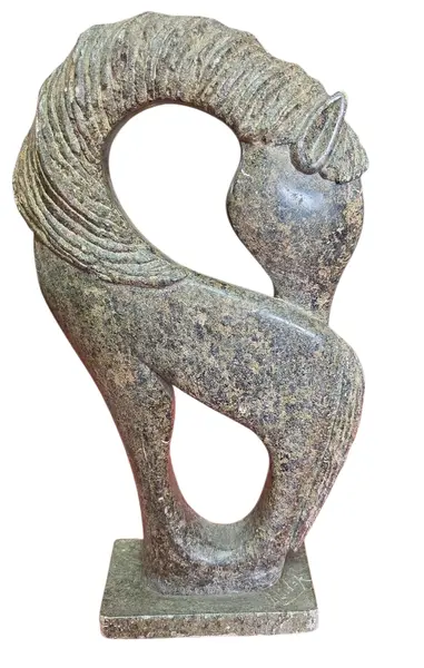 Foto de um(a) Coração da Terra: Cavalo Esculpido em Pedra-Sabão Natural, da categoria de Escultura. Esta peça é uma celebração do artesanato autêntico. Esculpida em pedra-sabão, a escultura destaca-se pela sua textura... Mostrado de uma perspectiva diferente. Vendido no marketplace Trésors.