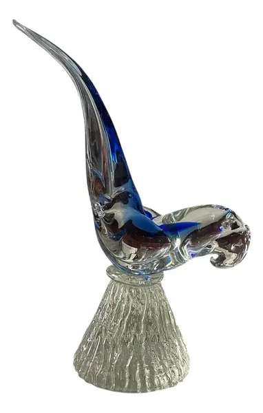 Foto de um(a) Antiga Escultura Pássaro Papagaio Murano Italiano Art Deco, da categoria de Escultura. Antiga escultura artística representando pássaro em cristal de Murano em tons de azul. Peça muito decorativa e com bastante... Vendido no marketplace Trésors.