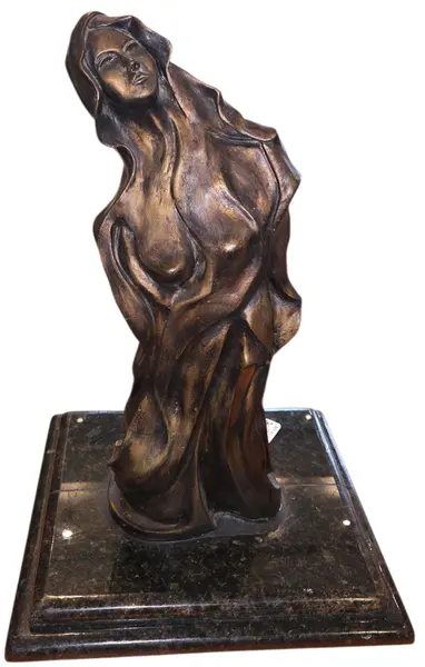 Foto de um(a) Escultura Cristina Loyola, da categoria de Escultura. Escultura Cristina Loyola Resina italiana. Mostrado de uma perspectiva diferente. Vendido no marketplace Trésors.