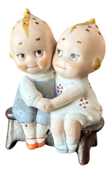 Foto de um(a) Antigo Raro Paliteiro De Coleção Bebê Biscuit Alemão Kewpie, da categoria de Paliteiros. ~ Kewpie Baby ~Antigo paliteiro de coleção em Biscuit alemão, ricamente moldado e pintado à mão. Original do início do... Vendido no marketplace Trésors.