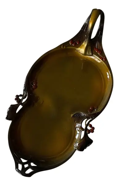 Foto de um(a) Antiga Bandeja Porta Cartões Metal Francês Art Nouveau, da categoria de Bandejas. Antiga e diferente bandeja decorativa em metal francês esmaltado. Peça linda e versátil, pode ser usada para servir ou porta... Vendido no marketplace Trésors.