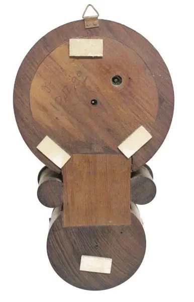 Foto de um(a) Relógio Oito Mini Marrom, da categoria de Relógios de parede. Tradicional relógio modelo oito Mini com bela caixa em madeira nobre. Mostrador de papel com algarismo romano, acabamento... Mostrado de uma perspectiva diferente. Vendido no marketplace Trésors.