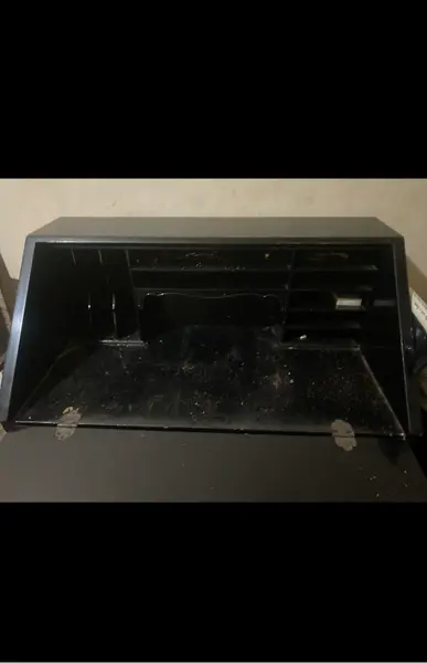 Foto de um(a) Raríssima Papeleira Secretaire Antiga - MADEIRA NOBRE SÓLIDA - Móvel de Luxo, da categoria de Escrivaninhas e Mesas de escritório. ESCRIVANINHA PAPELEIRA EM MADEIRA NOBRE MACIÇA Disponível para os mais exigentes colecionadores, esta Escrivaninha... Mostrado de uma perspectiva diferente. Vendido no marketplace Trésors.