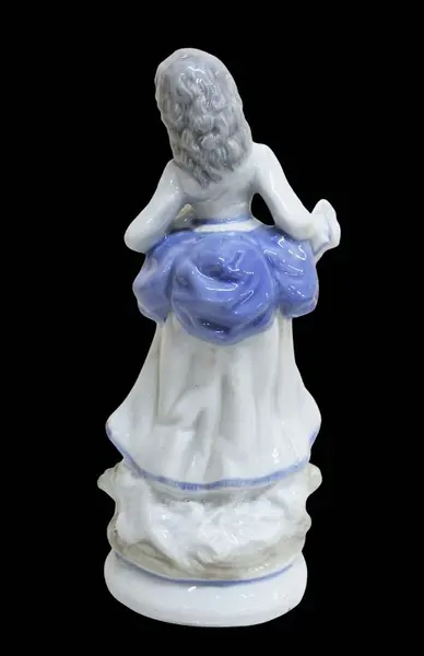 Foto de um(a) Escultura em porcelana alemã anos 50, da categoria de Escultura. Belíssima escultura em porcelana alemã pintada a mão, dos anos 50, ricamente policromada e folheada a ouro, representando "... Mostrado de uma perspectiva diferente. Vendido no marketplace Trésors.