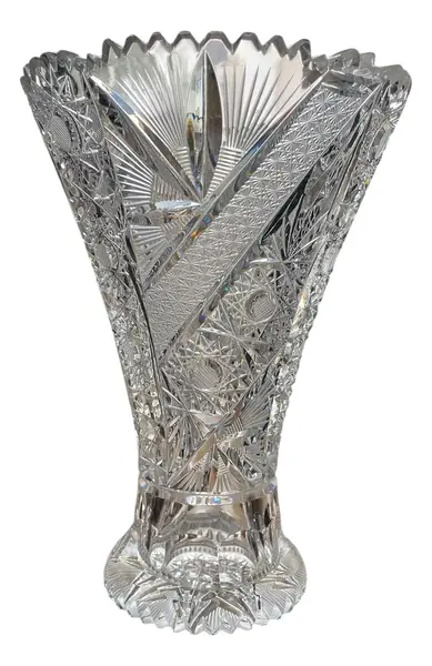 Foto de um(a) Antigo Vaso Jarro Decorativo Cristal Baccarat Lapidado À Mão, da categoria de Vasos. Antigo e preciso vaso decorativo em cristal translúcido europeu com lindo brilho natural e primorosa lapidação manual,... Vendido no marketplace Trésors.
