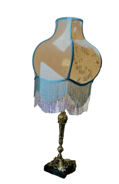 Foto de um(a) Abajur em bronze (valor unitário), da categoria de Abajures. Maravilhosos abajures em bronze e base em resina polida - 2und disponíveisCúpula em Estrutura em aço inox, revestido com... Vendido no marketplace Trésors.