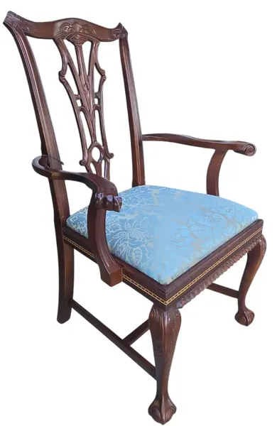 Foto de um(a) Poltrona Chippendale em Imbuia Maciça com Marchetaria e Assento Damasco Azul, da categoria de Poltronas. Exclisiva poltrona de braços (cadeira de mestre) executada em imbuia maciça, combinando com maestria a robustez da... Mostrado de uma perspectiva diferente. Vendido no marketplace Trésors.