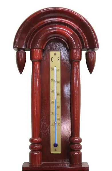 Foto de um(a) Relógio De Parede Com Termômetro Vermelho, da categoria de Relógios de parede. Relógio de parede da manufatura MODEARTE movimentação a quartzo em caixa de madeira nobre com torneados e mostrador em metal... Mostrado de uma perspectiva diferente. Vendido no marketplace Trésors.