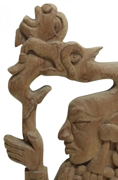 Foto de um(a) Escultura Kulkulcán Ou Zamná Marrom-claro, da categoria de Escultura. Bela escultura em madeira representando uma figura da mitologia maia, possivelmente KULKULCÁN OU ZAMNÁ. Retrata uma figura... Mostrado de uma perspectiva diferente. Vendido no marketplace Trésors.