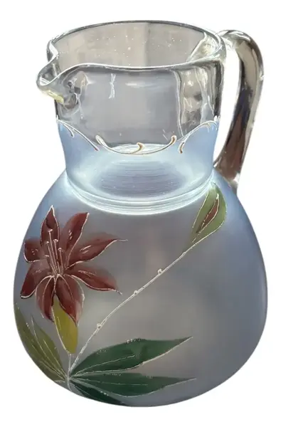 Foto de um(a) Antiga Linda Jarra Decorativa Vidro Veneziano Art Nouveau, da categoria de Jarros. Antiga e fina jarra em vidro artístico veneziano, belíssima decoração floral típica do Art Nouveau ricamente pintada à mão.... Vendido no marketplace Trésors.