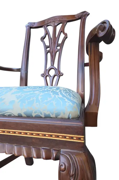 Foto de um(a) Poltrona Chippendale em Imbuia Maciça com Marchetaria e Assento Damasco Azul, da categoria de Poltronas. Exclisiva poltrona de braços (cadeira de mestre) executada em imbuia maciça, combinando com maestria a robustez da... Mostrado de uma perspectiva diferente. Vendido no marketplace Trésors.