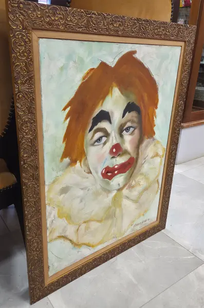 Foto de um(a) Erico da Silva (1968) - "Retrato de Palhaço" - Óleo sobre Tela, da categoria de Pinturas. Belíssimo quadro assinado por Erico da Silva, representando um palhaço com expressão melancólica e profunda. A obra possui... Mostrado de uma perspectiva diferente. Vendido no marketplace Trésors.