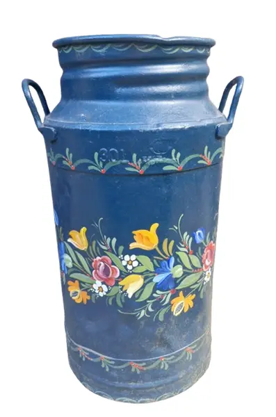 Foto de um(a) Linda lata de leite vintage 30L, da categoria de Outros colecionáveis. Lindo latão de leite antigo decorado com a técnica de pintura conhecida como Bauernmalerei. Originalmente utilizados para o... Vendido no marketplace Trésors.