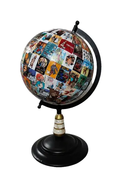 Foto de um(a) Globo Tintim, Herge, da categoria de Globos. Globo tintim globo com esfera giratória de plástico decoupado com imagens do tintim, estrutura em ferro com detalhes em... Vendido no marketplace Trésors.