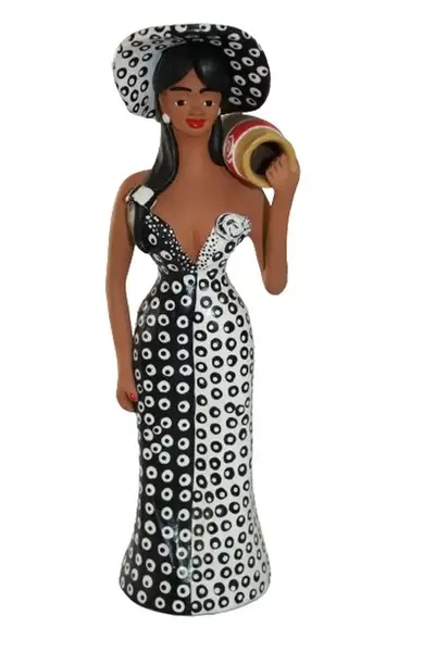 Foto de um(a) Escultura terracota figura mulher, da categoria de Escultura. ARTE POPULAR - escultura em terracota representando figura de mulher com vaso no ombro, pintada a mão nas cores branco e... Mostrado de uma perspectiva diferente. Vendido no marketplace Trésors.
