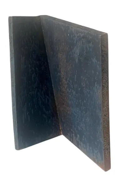 Foto de um(a) Amilcar de Castro escultura em aço dobrado anos 80, da categoria de Escultura. Amilcar de Castro, escultura em aço dobrado anos 80 medindo C 9 x L 17 x A 21cm. Vendido no marketplace Trésors.