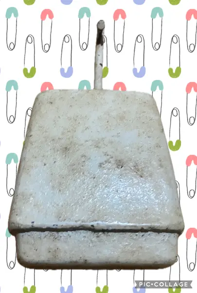 Foto de um(a) LOTE RARO - 3 Pesos Antigos para Balança Comercial, da categoria de Outros colecionáveis. Estou disponibilizando para venda um conjunto raro de três (3) pesos/contrapesos antigos e robustos. Estas não são peças... Mostrado de uma perspectiva diferente. Vendido no marketplace Trésors.