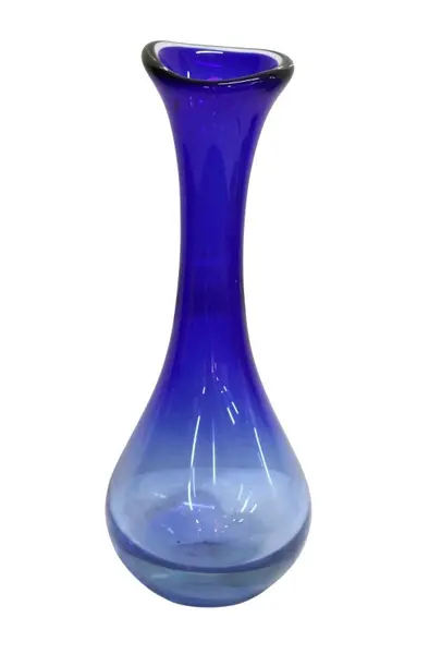 Foto de um(a) Vaso cônico em pasta de vidro, da categoria de Vasos. Vaso cônico em pasta de vidro em degrade de azul. Decorativo, enobrece qualquer ambiente. Mede 35 cm de altura. Vendido no marketplace Trésors.