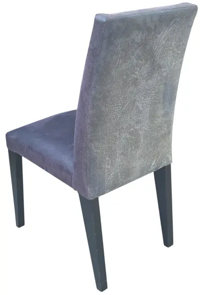 Foto de um(a) Cadeira em Suede Cinza e Pés de Madeira, da categoria de Outras cadeiras. Com um design clean, elegante e altamente versátil, esta cadeira é a escolha perfeita para compor salas de jantar,... Mostrado de uma perspectiva diferente. Vendido no marketplace Trésors.