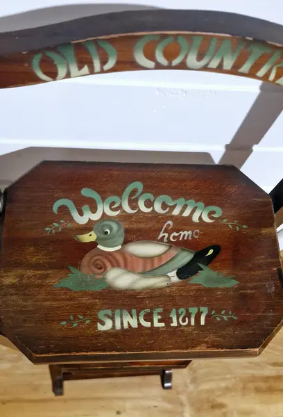 Foto de um(a) Linda estante articulável vintage em madeira, da categoria de Estantes e Racks. Linda estante articulável vintage em madeira com 3 andares, com temática de pintura country, sendo representada por... Mostrado de uma perspectiva diferente. Vendido no marketplace Trésors.