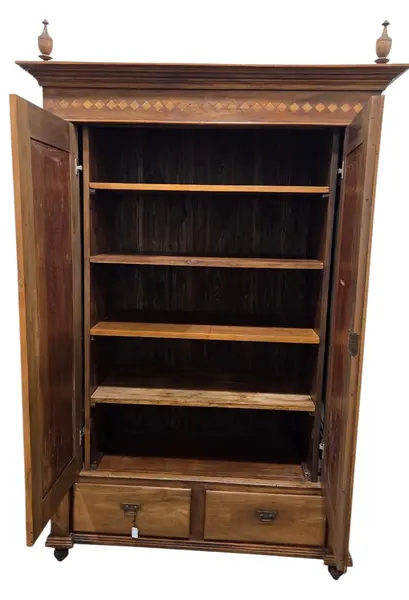 Foto de um(a) Guarda Roupa 2 Portas com Marchetaria, da categoria de Armários e Guarda Roupas. Mostrado de uma perspectiva diferente. Vendido no marketplace Trésors.