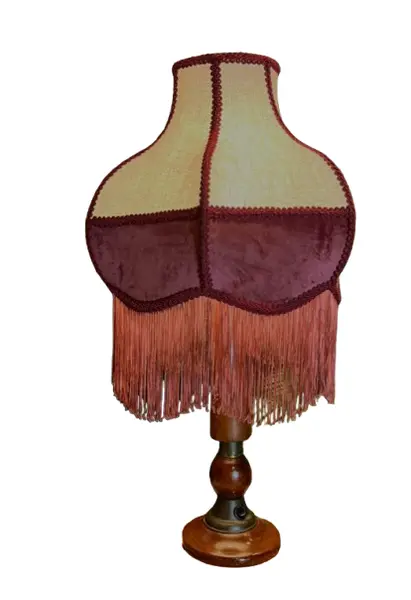 Foto de um(a) Abajur HÉRITAGE em madeira nobre, da categoria de Abajures. Encante-se com este lindo pé de abajur antigo, confeccionado em madeira nobre com acabamento em metal, medindo 16,5 cm de... Vendido no marketplace Trésors.