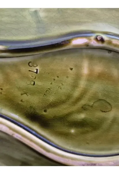 Foto de um(a) Sarreguemines Caixa Em Formato De Milho Em Faiança Francesa., da categoria de Cestos e Caixas. Caixa em majólica Sarreguemines no formato de milho A Sarreguemines, fundada na França em 1790, deixou uma marca... Mostrado de uma perspectiva diferente. Vendido no marketplace Trésors.