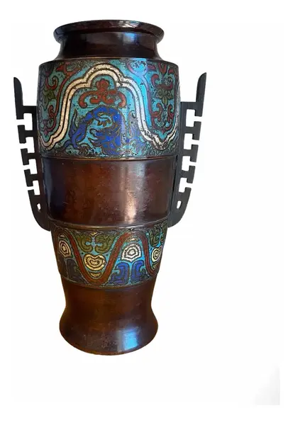 Foto de um(a) Antigo Vaso Jarro Oriental Com Dragão Em Bronze Cloisonné, da categoria de Vasos. Antigo e super diferente vaso em bronze artístico japonês, técnica de trabalho feito à mão chamado de Cloisonné. Na frente... Vendido no marketplace Trésors.
