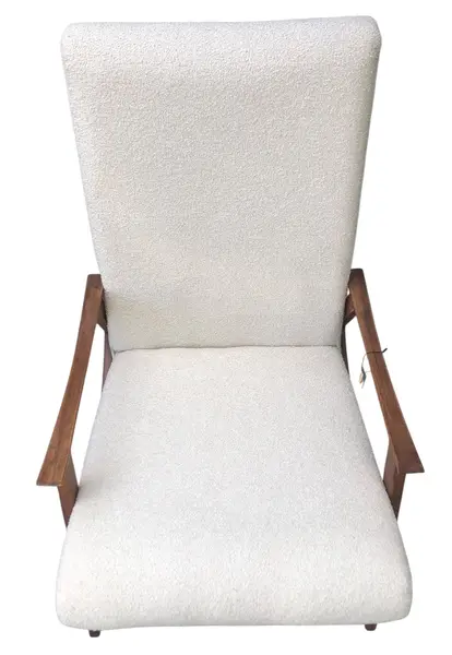 Foto de um(a) Par de Poltronas Modernistas Buclê Off-White, da categoria de Poltronas. Par de Poltronas Modernistas Anos 50/60 em Madeira Maciça e Tecido Buclê Off-White. Mostrado de uma perspectiva diferente. Vendido no marketplace Trésors.
