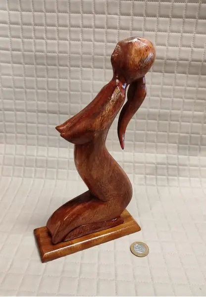 Foto de um(a) Escultura Balinesa em Madeira, Década de 2000, da categoria de Escultura. Escultura balinesa em madeira representando o feminino com a visão do artista, década de 2000. A: 27 cm L: 4 cm P: 13 cm... Mostrado de uma perspectiva diferente. Vendido no marketplace Trésors.