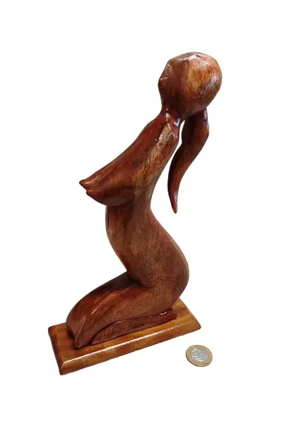 Foto de um(a) Escultura Balinesa em Madeira, Década de 2000, da categoria de Escultura. Escultura balinesa em madeira representando o feminino com a visão do artista, década de 2000. A: 27 cm L: 4 cm P: 13 cm... Vendido no marketplace Trésors.