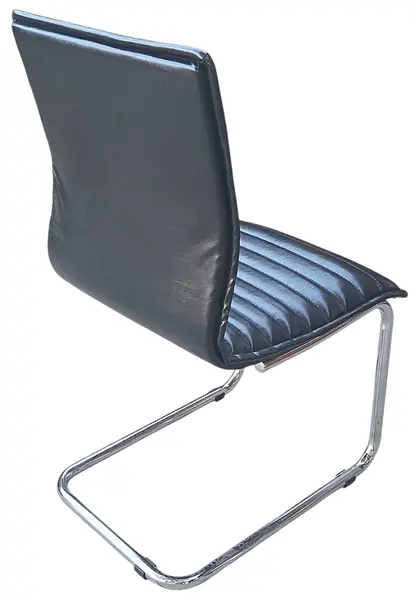 Foto de um(a) Cadeira de Escritório Cesca em Courvin e Base Cromada, da categoria de Outras cadeiras. Com linhas sofisticadas e uma forte inspiração no design moderno clássico, esta cadeira de escritório estilo esteirinha une... Mostrado de uma perspectiva diferente. Vendido no marketplace Trésors.