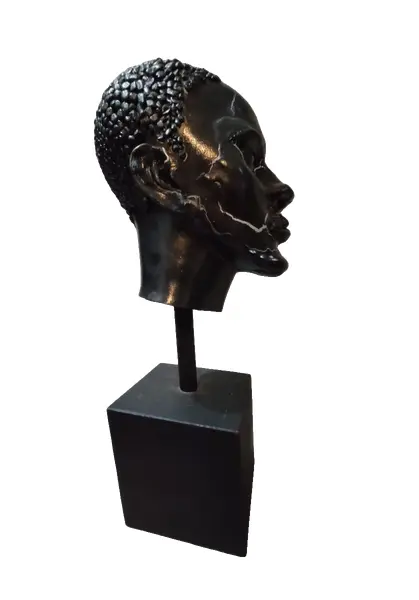 Foto de um(a) Busto Masculino 00'S, da categoria de Escultura. Busto masculino em técnica mista com pátina preta craquelada e base em madeira ebanizada, década de 2000 peça única pelo... Vendido no marketplace Trésors.
