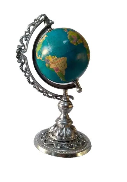 Foto de um(a) Globo Prateado, da categoria de Globos. Peça única pelo designer marcelus ribas. Globo terrestre em acrílico e latão com pátina prateada oxidada A: 25cm D: 10cm... Vendido no marketplace Trésors.