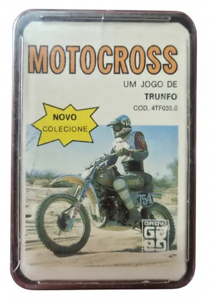 Foto de um(a) Motocross – Jogo de Trunfo | Jogo de Cartas Colecionável, da categoria de Jogos de cartas colecionáveis (TCG). Clássico jogo de trunfo Motocross, composto por cartas colecionáveis com ilustrações e informações técnicas de motos... Vendido no marketplace Trésors.