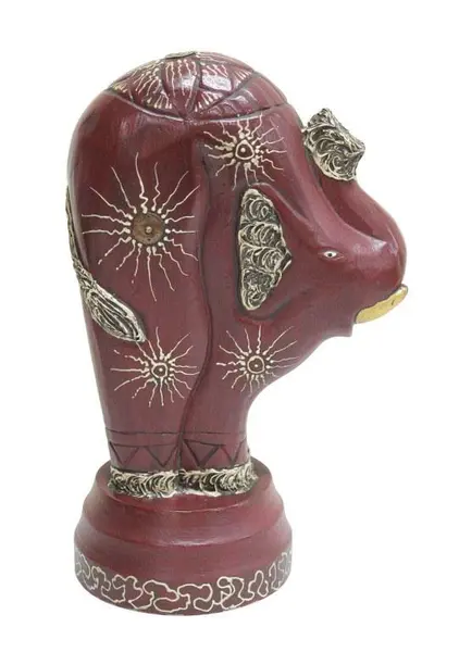 Foto de um(a) Escultura de elefante estilizado, da categoria de Escultura. Escultura na figura de elefante estilizado em madeira nobre, com pintura na tonalidade bordô e decoração típica indiana na... Mostrado de uma perspectiva diferente. Vendido no marketplace Trésors.