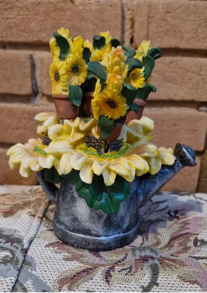 Foto de um(a) Lindo conjunto para patês vintage com 6 espátulas, da categoria de Faqueiros e talheres. Lindo conjunto com 6 espátulas, para patês e geleias, com suporte decorativo em formato de regador. Todos com tema de... Mostrado de uma perspectiva diferente. Vendido no marketplace Trésors.