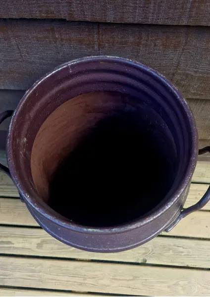 Foto de um(a) Lindo latão de leite vintage com pintura Bauer, da categoria de Outros colecionáveis. Lindo latão de leite antigo decorado com a técnica de pintura conhecida como Bauernmalerei. Originalmente utilizados para o... Mostrado de uma perspectiva diferente. Vendido no marketplace Trésors.