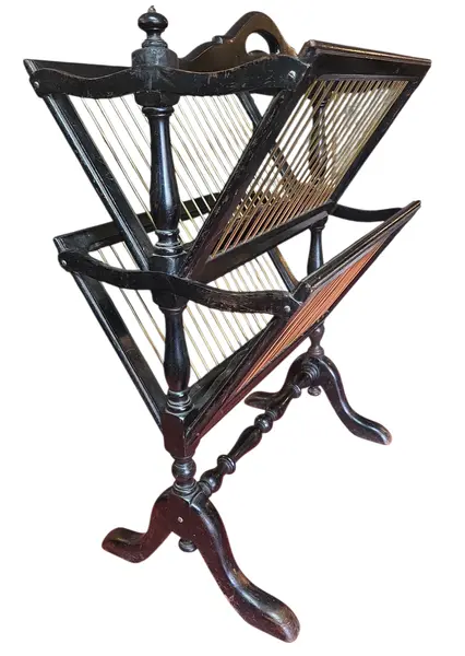 Foto de um(a) Raro Revisteiro Liceu de Artes e Ofícios, da categoria de Porta-Revistas. Excepcional revisteiro de chão, um exemplar legítimo da reconhecida mestria do Liceu de Artes e Ofícios de São Paulo. Esta... Mostrado de uma perspectiva diferente. Vendido no marketplace Trésors.