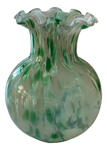 Foto de um(a) Antigo Vasinho Legítimo Murano Italiano Iridescente Art Deco, da categoria de Vasos. Antigo vasinho artístico de murano em um tom de verde claro incrível, com nuances em branco, e um leve iridescente,... Vendido no marketplace Trésors.