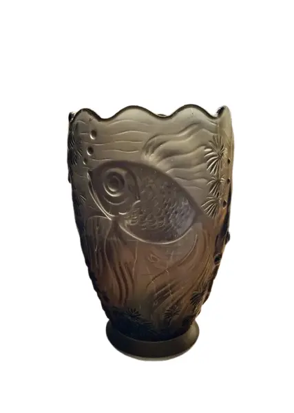 Foto de um(a) Antigo Vaso Vidro Tcheco Satiné Art Deco Peixes Barolac, da categoria de Vasos. ~ Josef Inwald - Barolac Glass ~Antigo e decorativo vaso artístico em vidro satiné com figuras de peixes em relevo, a... Vendido no marketplace Trésors.