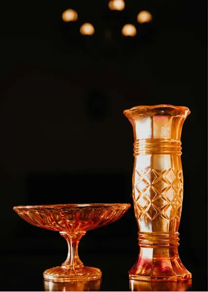Foto de um(a) Antigo Raro Vaso Jarro Art Deco Vidro Fogo Carnival Glass, da categoria de Vasos. Antigo raro vaso em vidro artístico fogo Carnival Glass, peças nesse material estão ficando cada vez mais difíceis de... Mostrado de uma perspectiva diferente. Vendido no marketplace Trésors.