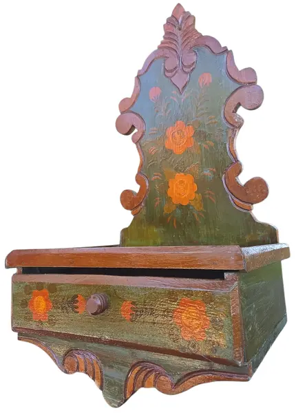 Foto de um(a) Oratório de Parede em Madeira Maciça –Pintura Floral Artesanal, da categoria de Objetos religiosos e espirituais. Este é um oratório de parede singular, que une a tradição da fé com a delicadeza da arte popular. Produzido em madeira... Mostrado de uma perspectiva diferente. Vendido no marketplace Trésors.