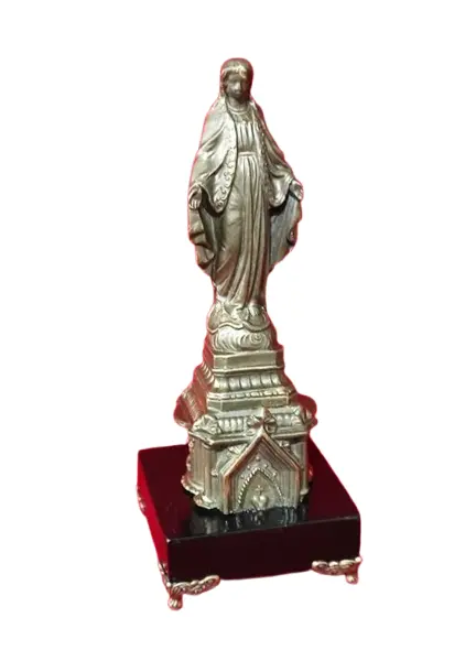 Foto de um(a) Imagem Nossa Senhora Das Graças, Feito Na Alemanha, Década de 1930, da categoria de Objetos religiosos e espirituais. Imagem da nossa senhora das graças em antimônio com pátina bronze, base em madeira ebanizada e pezinhos em latão. Feito na... Vendido no marketplace Trésors.