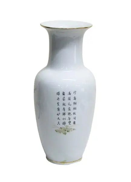 Foto de um(a) Vaso oriental com decorações de pavões, da categoria de Vasos. vaso oriental de porcelana branca esmaltada, decorado com com pintura policromada de pavões e peônias acompanhada de rico... Mostrado de uma perspectiva diferente. Vendido no marketplace Trésors.